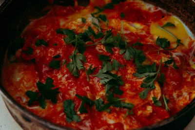 Tomato-and-onion Pizza