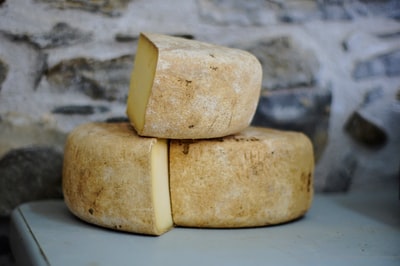 Achot-Garlicky Farmer's Cheese With Walnuts